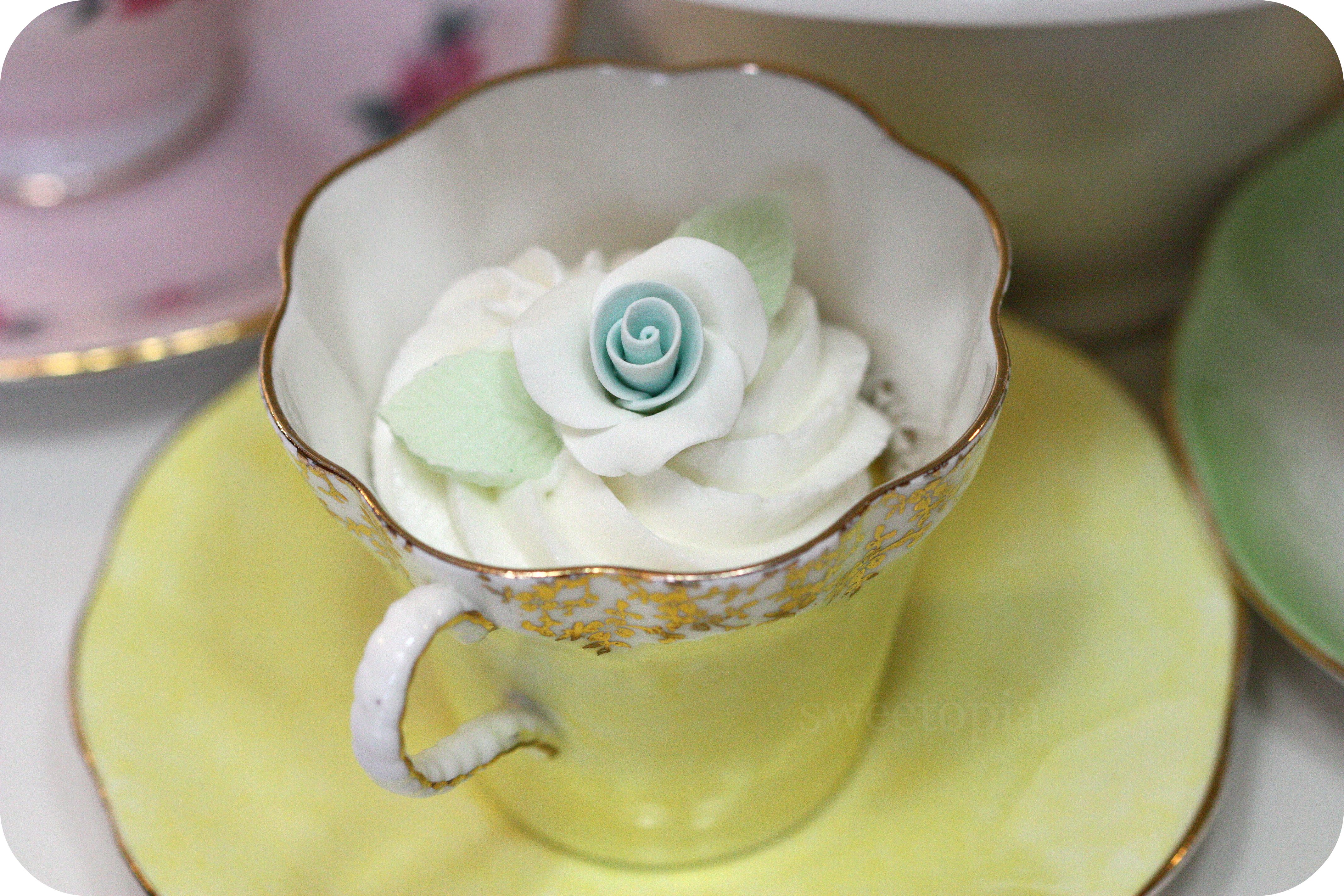 yellow cup blue rose2