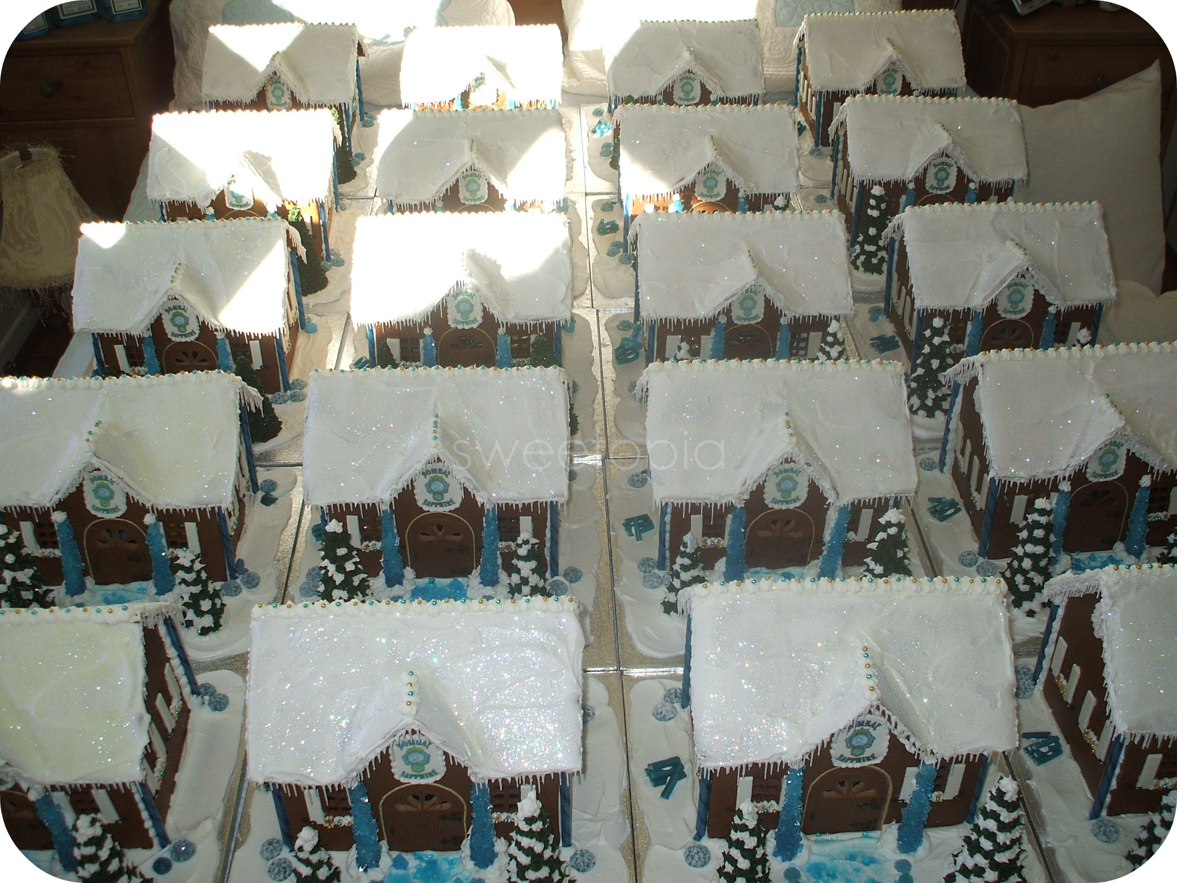 Bombay Sapphire Gin Gingerbread Houses2