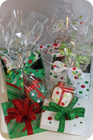 present cookies in boxes